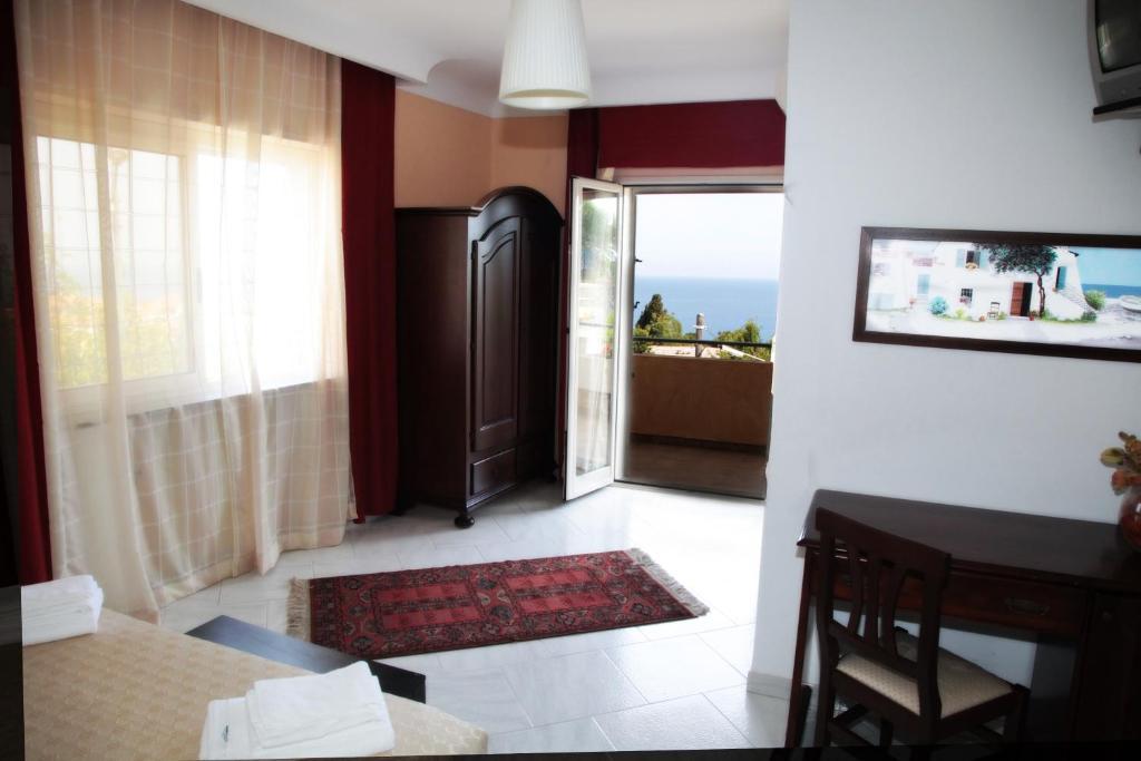 Bed And Breakfast Casagalez Santa Domenica  Room photo